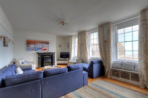 Cottage | Interior