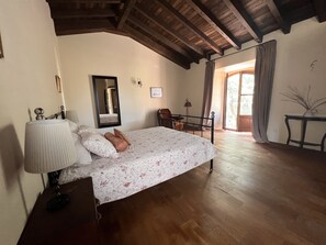 3 bedrooms, free WiFi, bed sheets - Cottage (La Adrada)