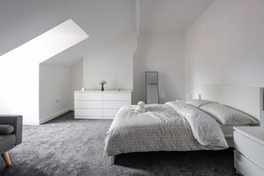 Casa superior, baño privado (Spacious 4 Bed ) | 4 habitaciones 