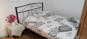 4 chambres, fer et planche à repasser, lit parapluie, Wi-Fi gratuit