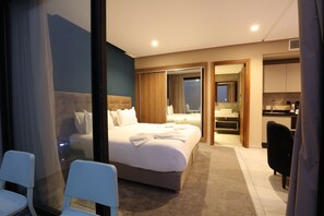 Chambre Double Deluxe | Literie de qualité supérieure, couette en duvet d'oie