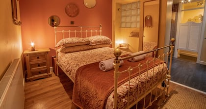 A couple's paradise in the heart of Lyme Regis moments from the beach