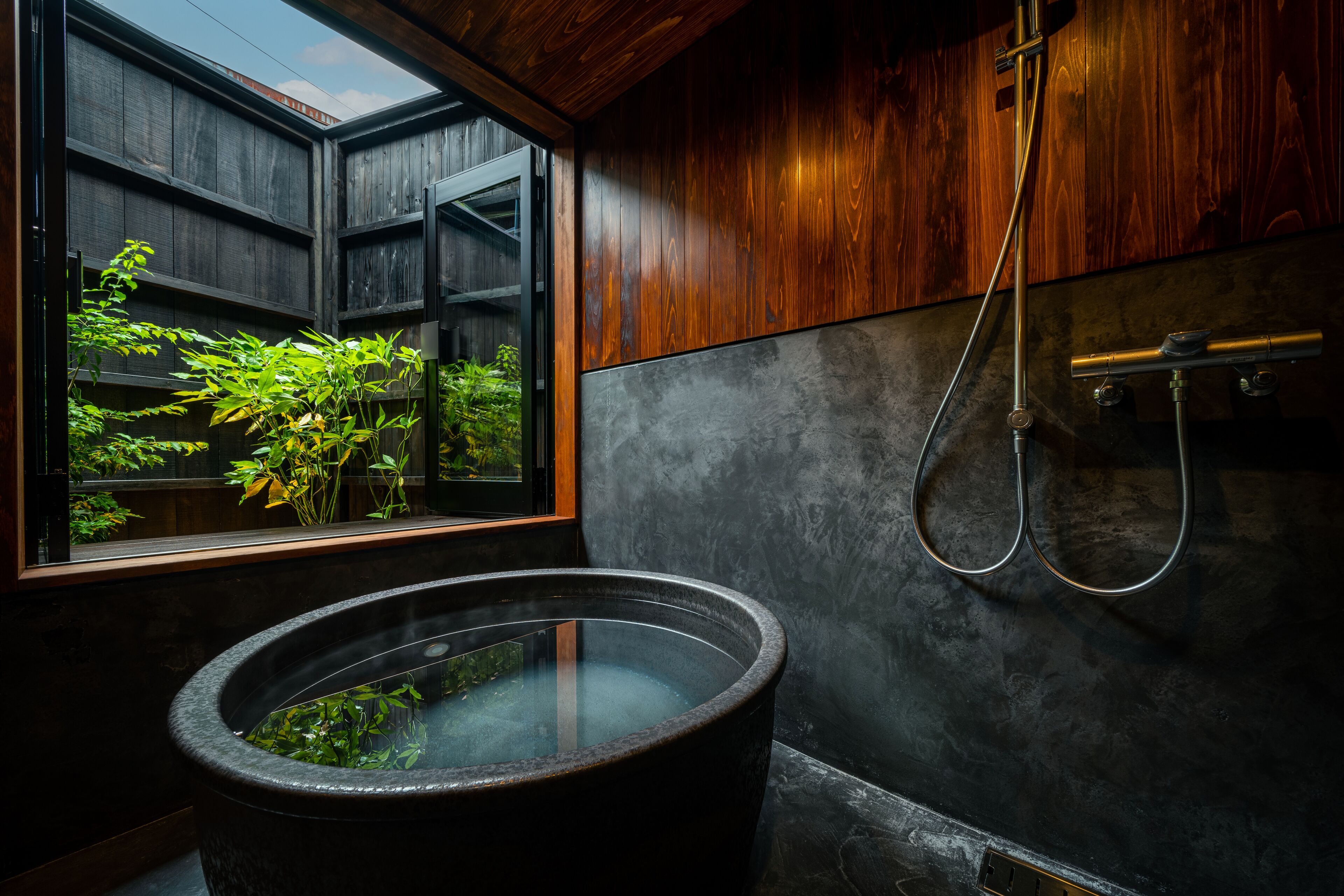 Phòng truyền thống, không hút thuốc, tòa nhà phụ (110, Semi-open-air Bath) | Phòng tắm | Bồn tắm và buồng tắm vòi sen riêng, bồn tắm ngâm 