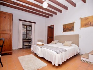 1 dormitori, planxa i posts de planxar, wifi i roba de llit 