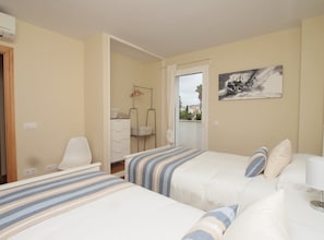 6 chambres, fer et planche Ă repasser, Wi-Fi, draps fournis