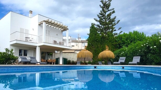 A modern two-story house with a swimming pool, outdoor seating, and a thatched umbrella. - Beach Houses Playa de Muro twins SEGALLS Y FOTGES (Muro)