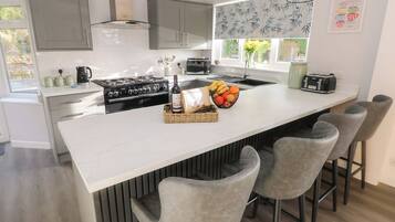 Cottage | Private kitchen | Fridge, microwave, dishwasher, electric kettle