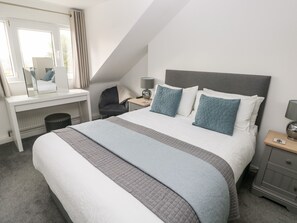 Cottage | 4 bedrooms, individually decorated, individually furnished, free WiFi