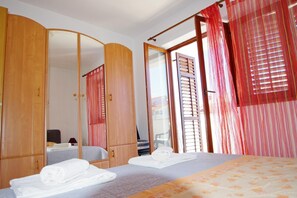 1 bedroom, free WiFi, bed sheets - Cozy holiday apartment "Rose" in Pula (Pula)