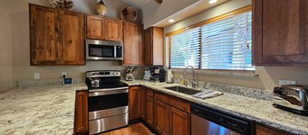 Cozy Bear Lodge - Beautifully remodeled Condo!