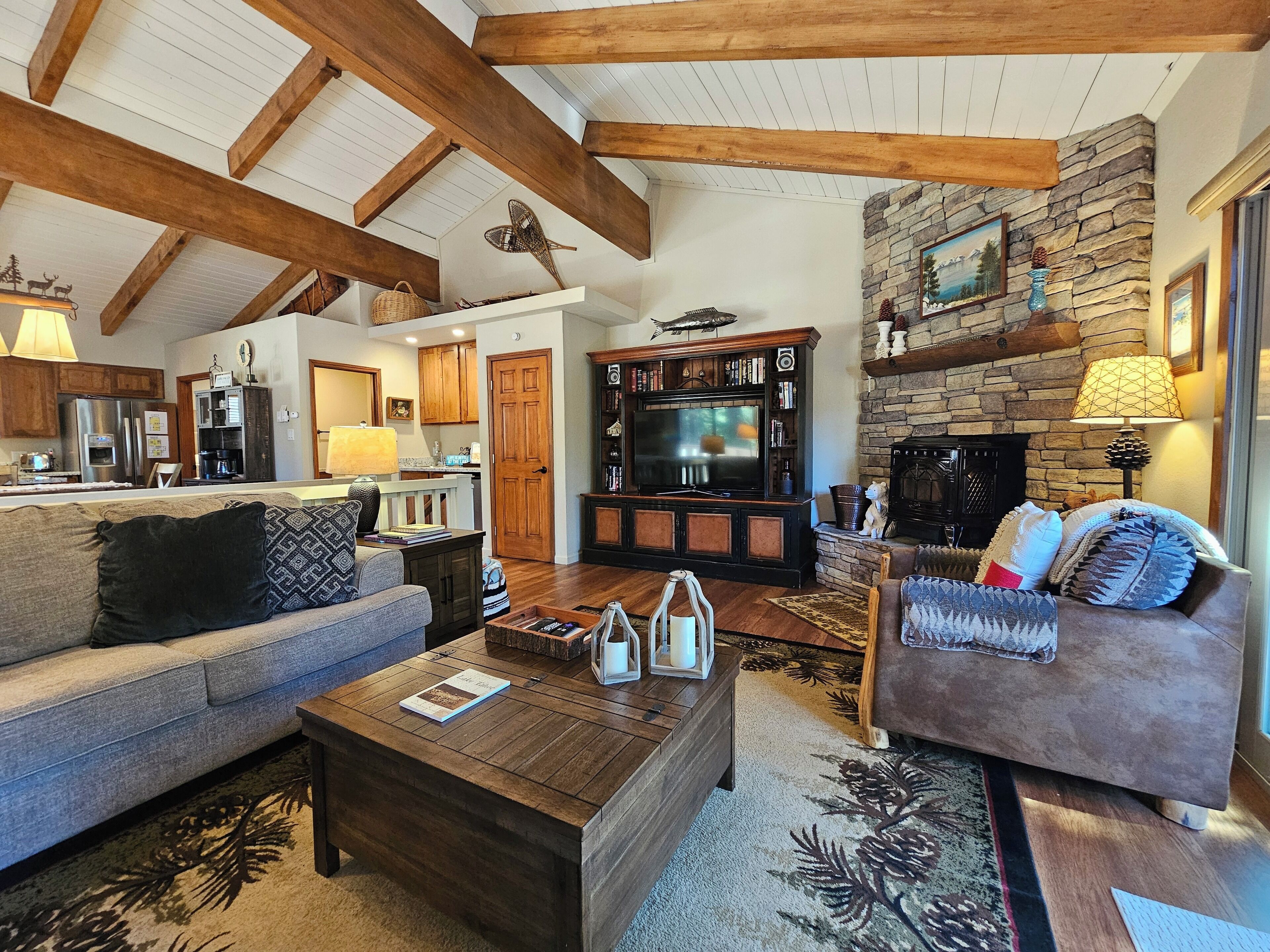 TV, fireplace