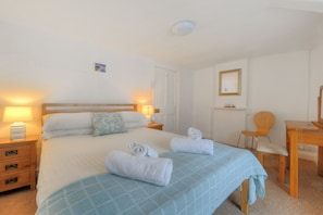Cottage | 4 bedrooms, individually decorated, individually furnished, free WiFi - Monmouth Cottage (Lyme Regis)