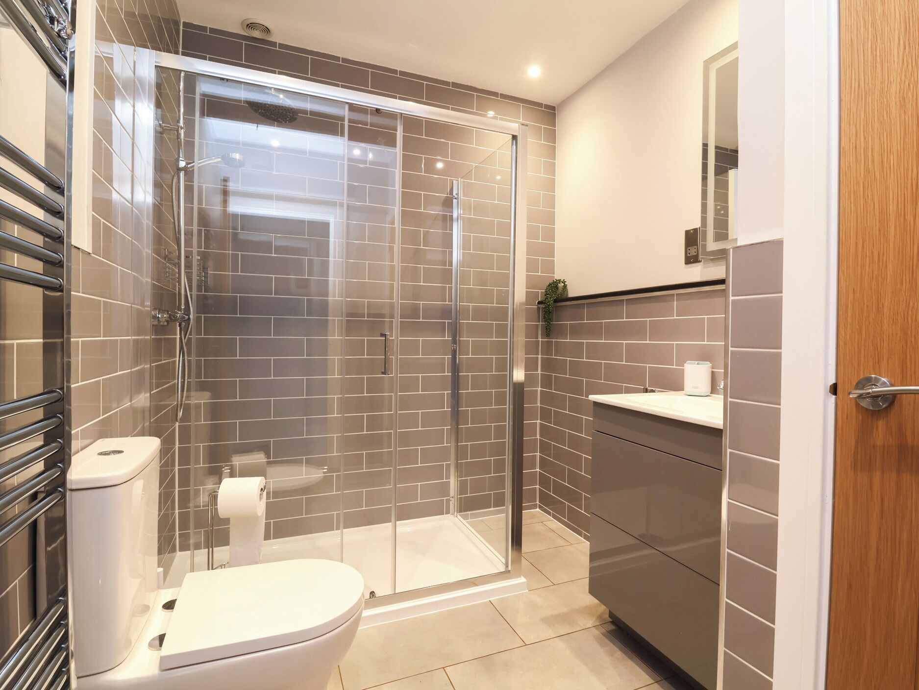Cottage | Badkamer | Een douche