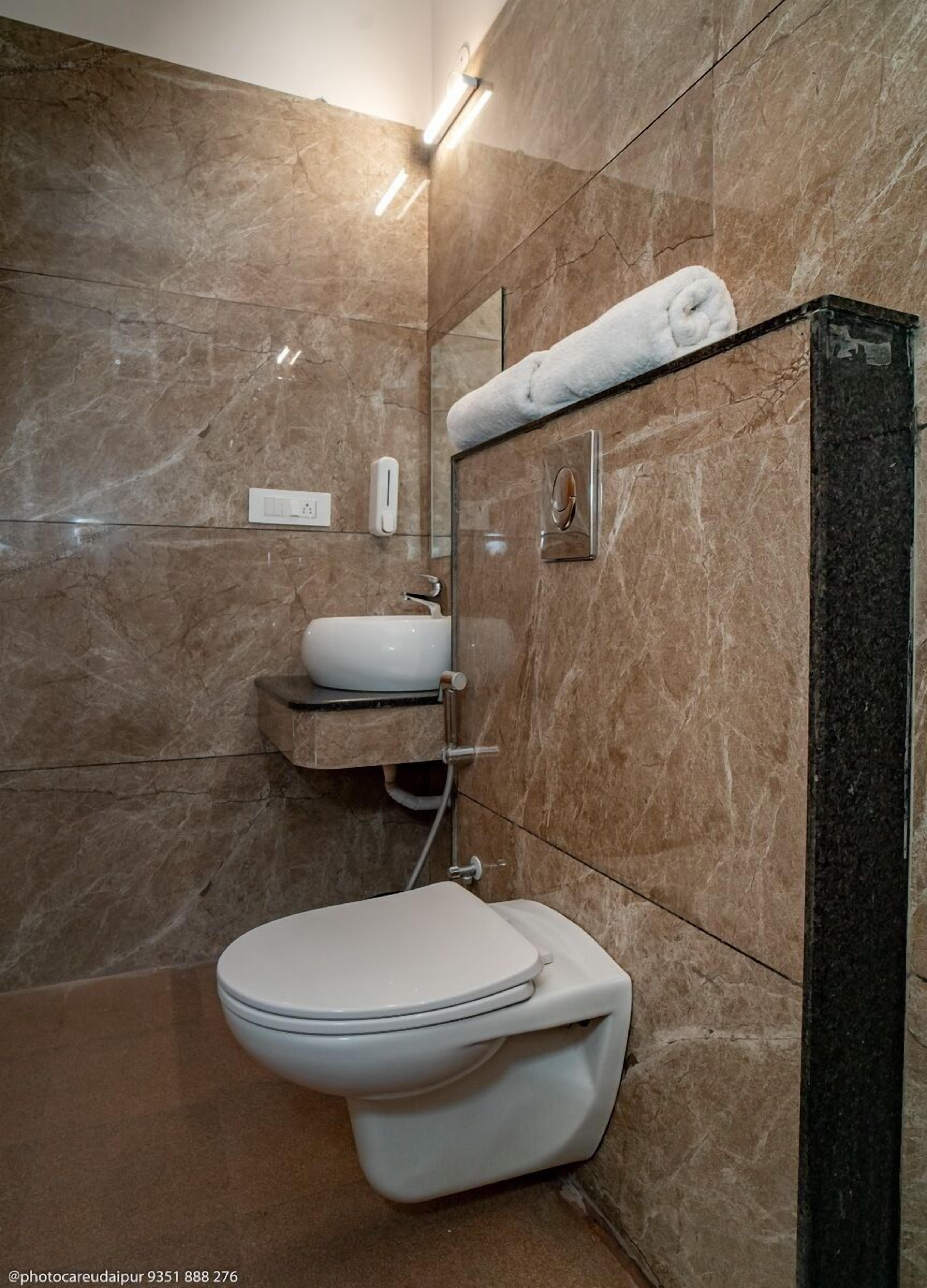 Chambre Triple Deluxe | Salle de bain | Serviettes fournies