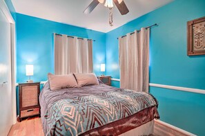 2 bedrooms, desk, iron/ironing board, bed sheets