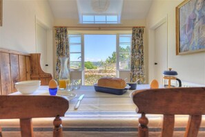 Cottage | Living room | DVD player