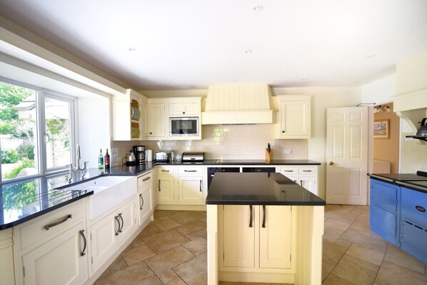 Cottage | Interior