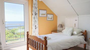 4 bedrooms, individually decorated, individually furnished, free WiFi