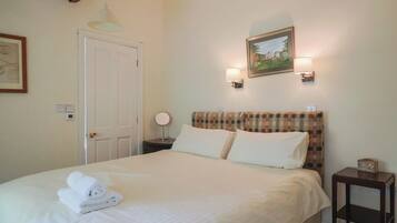 4 bedrooms, individually decorated, individually furnished, free WiFi