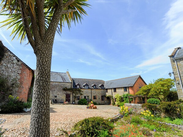 Cottage | Property grounds