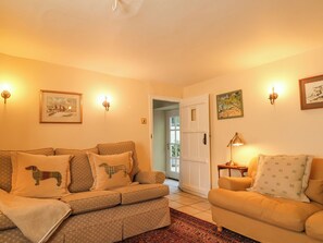 Living area - Old Cross Cottage (Bridport)