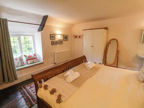 4 bedrooms, individually decorated, individually furnished, free WiFi