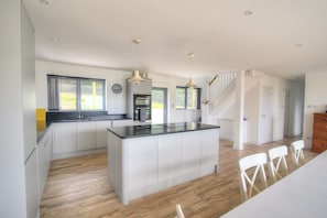 Cottage | Private kitchen | Fridge, dishwasher, cookware/dishes/utensils