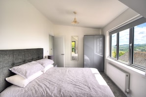Cottage | 5 bedrooms, individually decorated, individually furnished, free WiFi