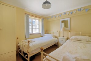 Cottage | 3 bedrooms, individually decorated, individually furnished, free WiFi