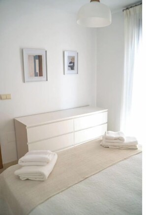 1 bedroom, iron/ironing board, travel cot, WiFi