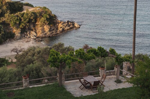 Sonia Rustic Mansion - 5BD. 30 sec walk to beach!