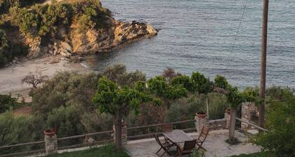 Sonia Rustic Mansion - 5BD. 30 sec walk to beach!