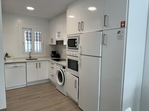Fridge, microwave, oven, dishwasher - Nerja Paradise Rentals - Apartment El Califa 3 (Nerja)