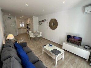 TV - Nerja Paradise Rentals - Apartment El Califa 3 (Nerja)