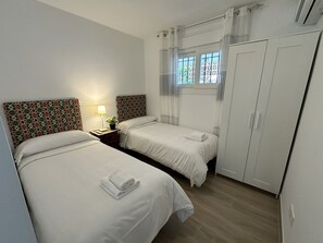 2 Schlafzimmer, Zimmersafe, Bügeleisen/Bügelbrett, Reisekinderbett