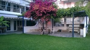 Exterior - BLUE BLOCK (Kassandra)