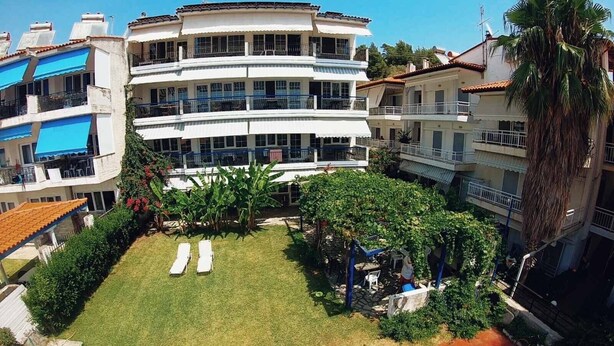 Exterior - BLUE BLOCK (Kassandra)