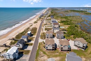 Beach nearby - 4 Bedroom with Ocean and Sound Views (North Topsail Beach)