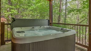 Outdoor spa tub - The Edison by Escape to Blue Ridge (Blue Ridge)
