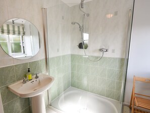 Cottage | Bathroom | Shower, hair dryer - East Barn (Bridport)