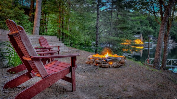 Terrace/patio - Lakeshore Lodge by Escape to Blue Ridge (Morganton)