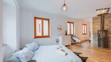 Family Villa, 1 Bedroom, Fireplace (Casa Elvezia) | 1 bedroom, laptop workspace, WiFi, bed sheets