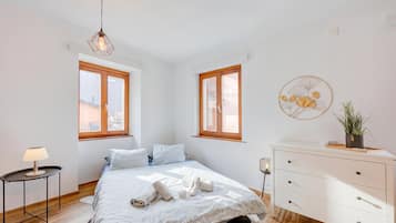 1 bedroom, laptop workspace, WiFi, bed sheets