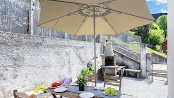 Familienvilla, 1 Schlafzimmer, Kamin (Casa Elvezia) | Speisen im Freien