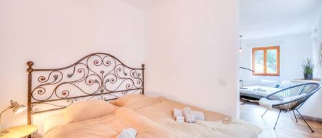 Family Villa, Multiple Bedrooms (Casa Elvezia) | 1 bedroom, laptop workspace, WiFi, bed sheets