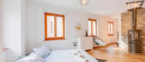 1 bedroom, laptop workspace, WiFi, bed sheets