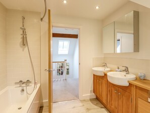 Bathroom - Fern Cottage (Cambridge)