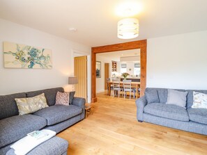 Cottage | Living room | TV - Fern Cottage (Cambridge)
