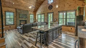 House, 3 Bedrooms | Private kitchen