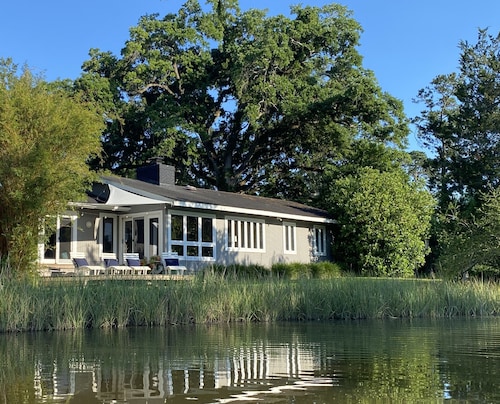 Lakefront home w/ Private Dock + Golf Cart l 8 min. to beach